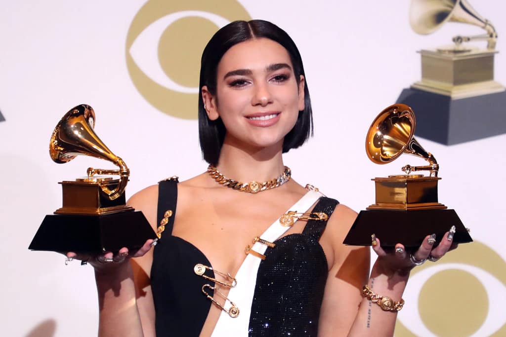 Dua Lipa en la gala de entrega de los Grammy 2019